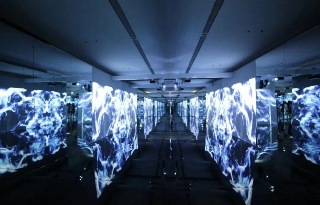 沉浸式數字展廳設計，沉浸式投影形式和沉浸式投影的特征插圖(1)